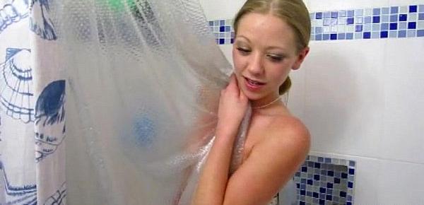  Hot Babe Fast Handjob In The Bathroom